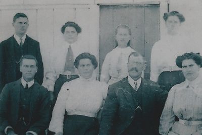 Back - Archie, Rhoda, Elvena, Elsie & Front - Ernest, Amy, Walter, Ella - Greendale c 1910
