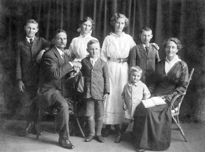 Back - Arthur, Elsie, Ethel and Elvin Alexander & Front - Joseph, George, Frank and Frances Alexander 
