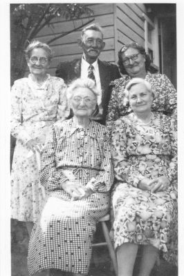 Back & Frances Alexander, Richard (Dick) Gifford, Edith Stenner & Front & Hannah Smith and Beatrice Ainsworth (1)
