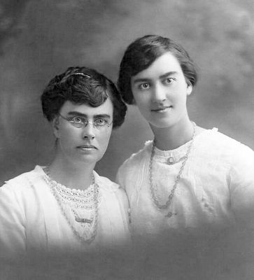 Beatrice & Eunice Smith, daughters of Jane & Ellis Smith
