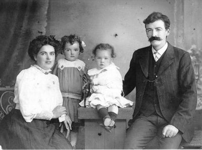 Cecilia (nee Southwell), Dulcie, Leslie and William Donnelly
