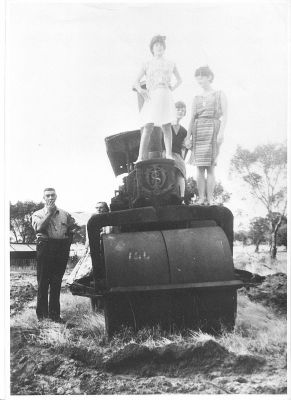 Colin Southwell with traction engine from Canberra Brickworks
