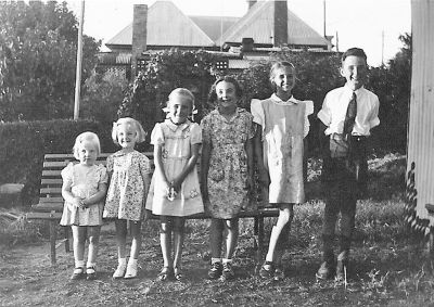 COUSINS - Dorothy Southwell, Susan Armstrong, Beverley Southwell, Pam Bungate (a neighbour), Jennifer Southwell and Ian Armstrong 2 edited-1

