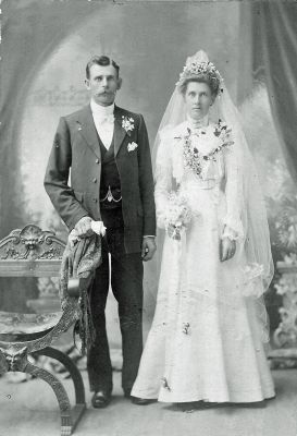 Edwin John Smart and Emily Southwell - 19 Mar 1902 cropped
