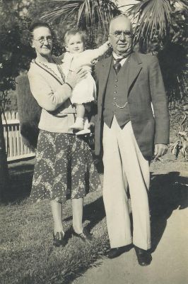 Elizabeth Barbara Southwell (nee Peden) and William Shelton Southwell and grand-daugher Janice
