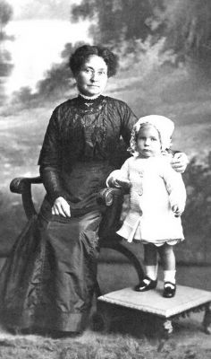 Elizabeth Boon and child
