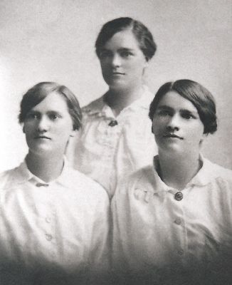 Elvena Sarah, Rhoda Beatrice and Elsie Clare Brown (daughters of Stephen and Sarah)
