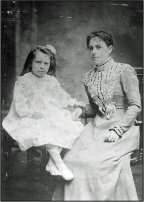 Gertrude (Minnie) Cooke (nee Southwell) and daughter Elizabeth Cooke
