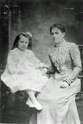 Gertrude Minnier (Minnie) Cooke (nee Southwell) & her daughter Elizabeth
