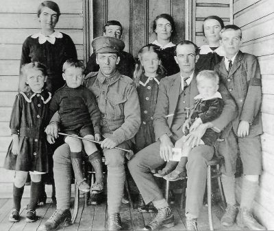 Hannah and Elvin Smith family - 1917 - Back - Harriett, Fred, Annie and Mary Amelia edited-1

