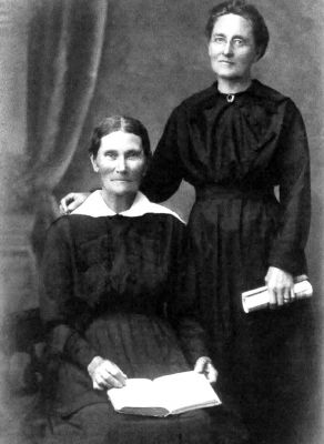 Harriet Gifford & daughter Edie (Edith)
