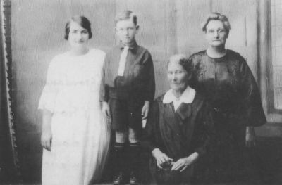 Harriet Gifford (seated), Harriett Greig, George Greig and Hannah Smith c 1925
