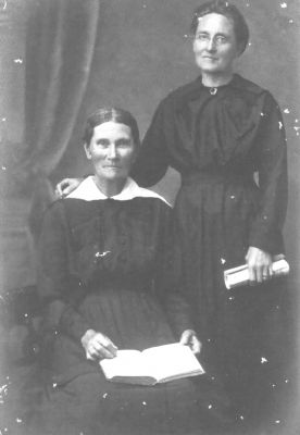 Harriet Gifford and daughter Edie (Edith)
