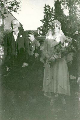 Ila Dorothy (Dot) Munday with her father William Munday - (m Harold Betts 1931)
