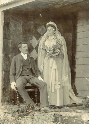 James & Beatrice Kilby marr 31 3 1897 at Parkwood cropped
