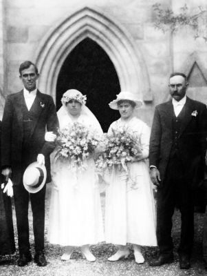 John Alexander & Louisa (Jane) (nee Moore) Southwell, with her sister & father
