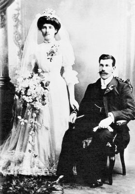 Lindsay Edwin & Beatrice Olive (nee Mitchell) Southwell, 1906
