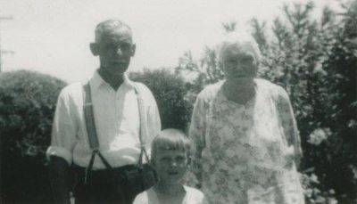 Lucy and Vivian Greig (nee Butt) with grandson Dennis Lynch
