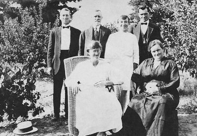 Lucy and Walter Munday - with Cecil, Ruby, Frank Southwell, and Florence (seated)
