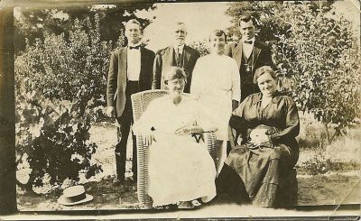 Lucy and Walter Munday - with Cecil, Ruby, Frank Southwell, and Florence (seated)
