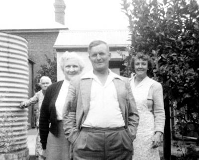 Lucy Greig (nee Butt), Ethel Pateman (nee Butt), Dudley Hill & Phyllis Hill (nee Greig)
