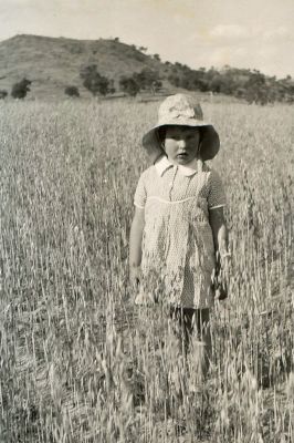 Necia Brown in Parkwood Paddock 1938 cropped
