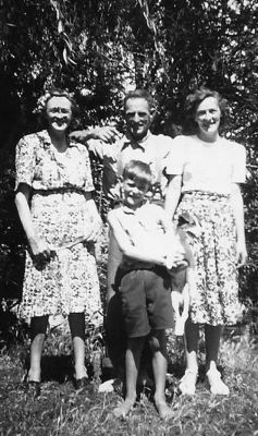 Phyllis & Chappie Curran with children Beula & Lance

