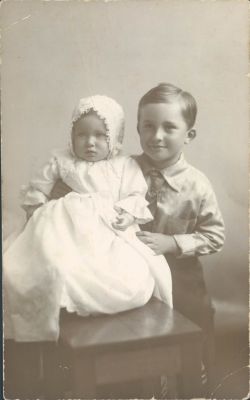 Ray Mitchell (abt 5) & brother Bill (12 months)

