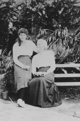 Rose Pike and daughter Mabel cropped
