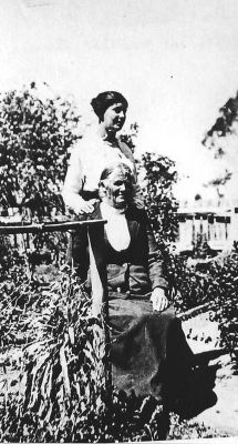 Una douglas and her mother anne
