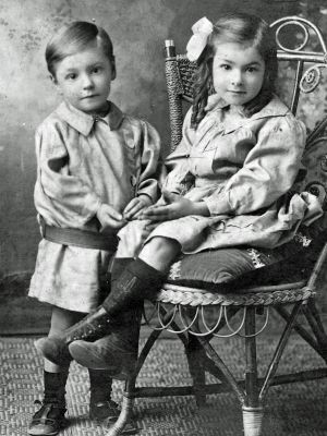 Valentine and Laurel Bembrick c 1914
