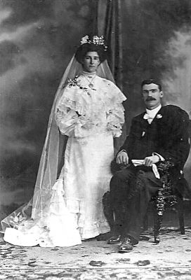 William and Beatrice Wedding 1904 bw
