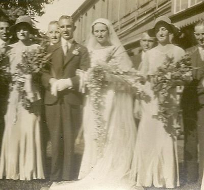 William SOUTHWELL & Myee SOUTHWELL (nee Salter)
William Clifton Southwell married Myee Winifred Salter on 15 April 1933
Keywords: SALTER;SOUTHWELL;WEDDINGS